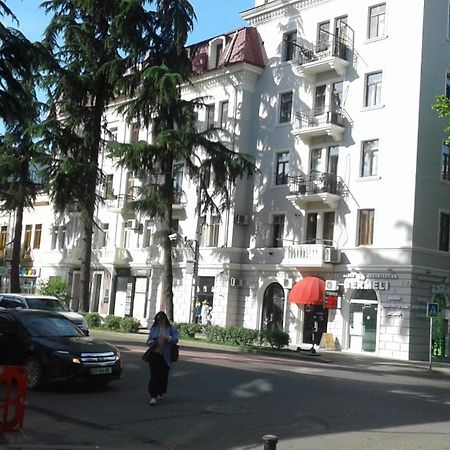 Tengiz'S Apartment On Gorgiladze Batumi Ngoại thất bức ảnh