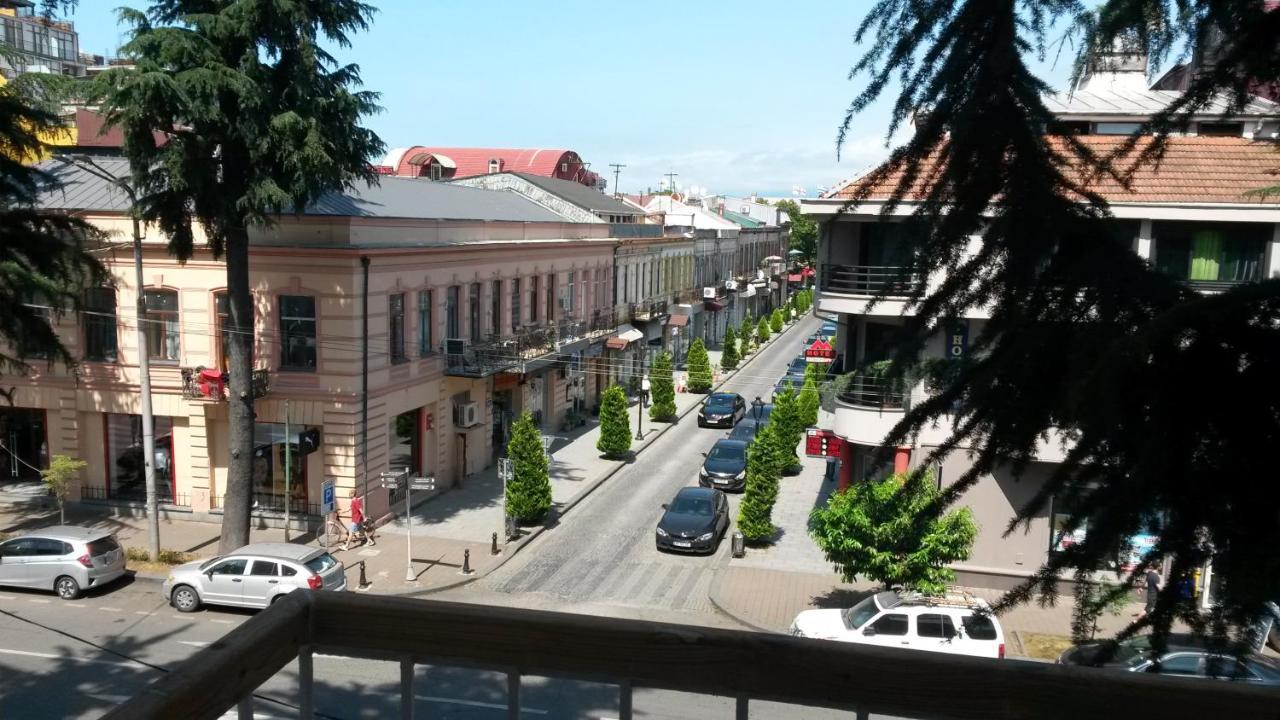 Tengiz'S Apartment On Gorgiladze Batumi Ngoại thất bức ảnh